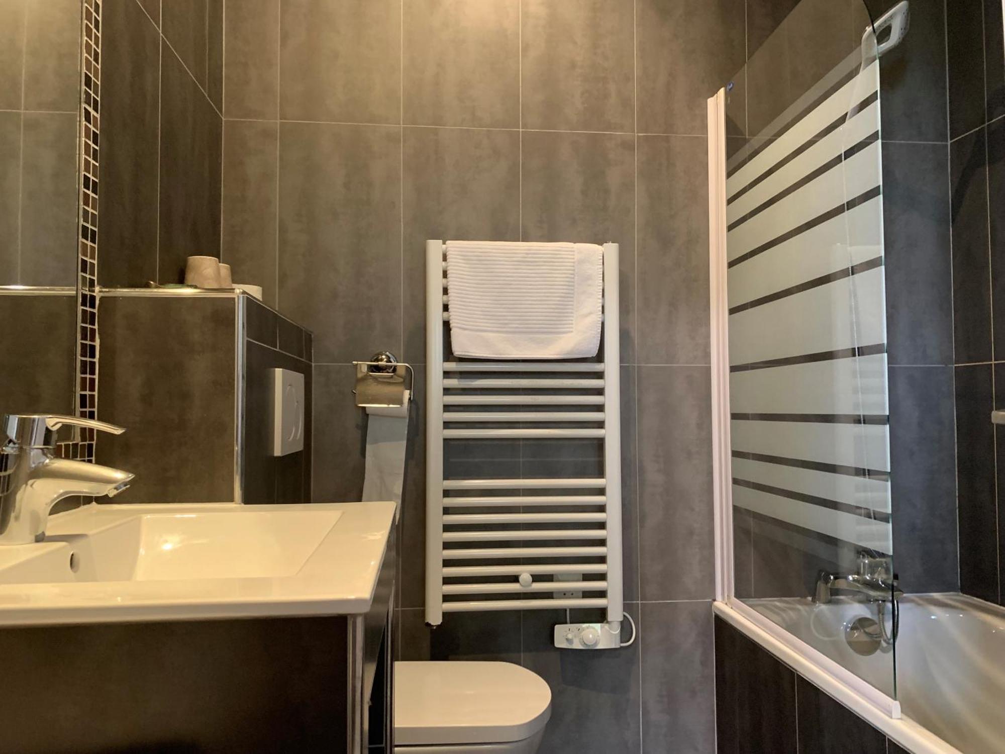 Hotel Manoir De Rigourdaine 3*